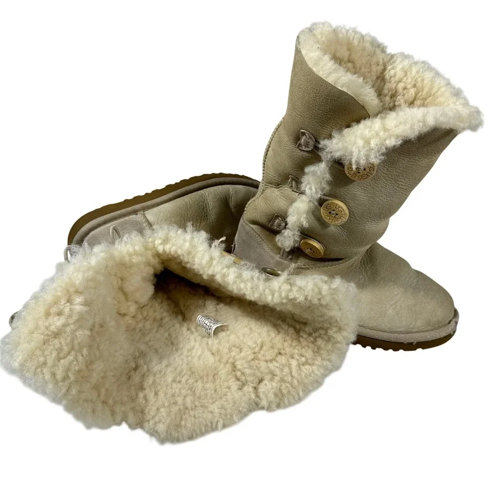 UGG Australia‎ Bailey Button Triplet Beige Tall Boots Youth(big Kid) 2 Sheepskin
